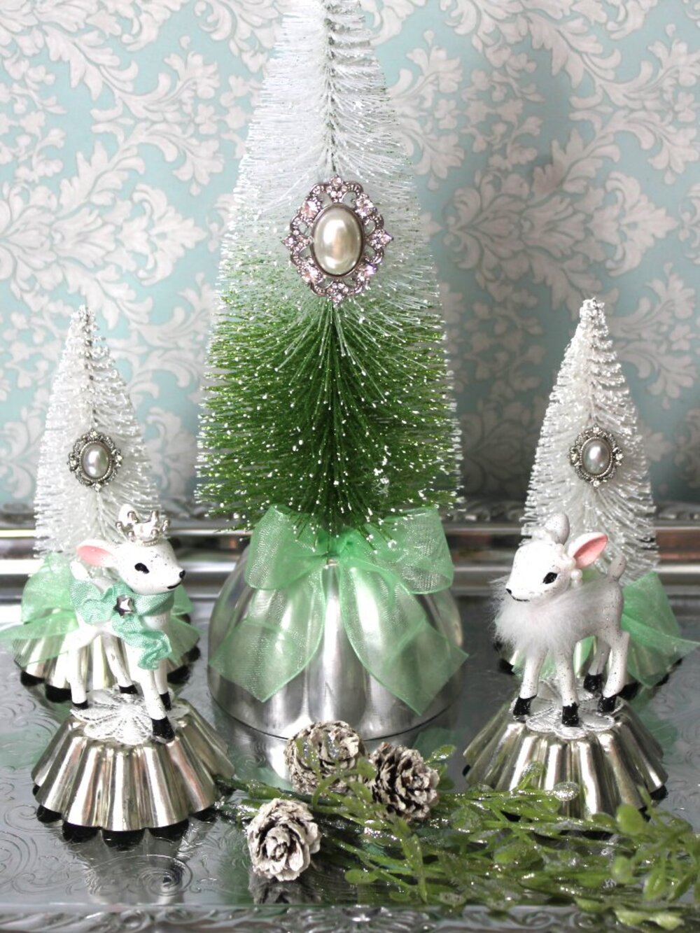 Retro Christmas Deer, Bottle Brush Trees: Shabby Chic Vintage Tart Tins Jello